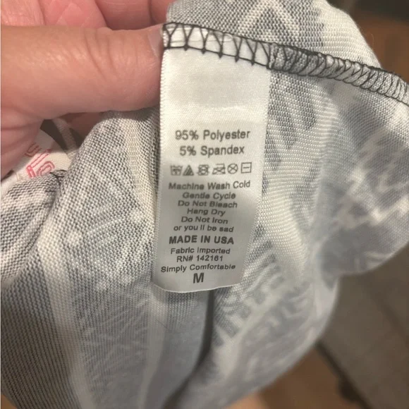 NWOT Women’s LulaRoe Black And White Cardigan. Size Medium - Picture 4 of 4